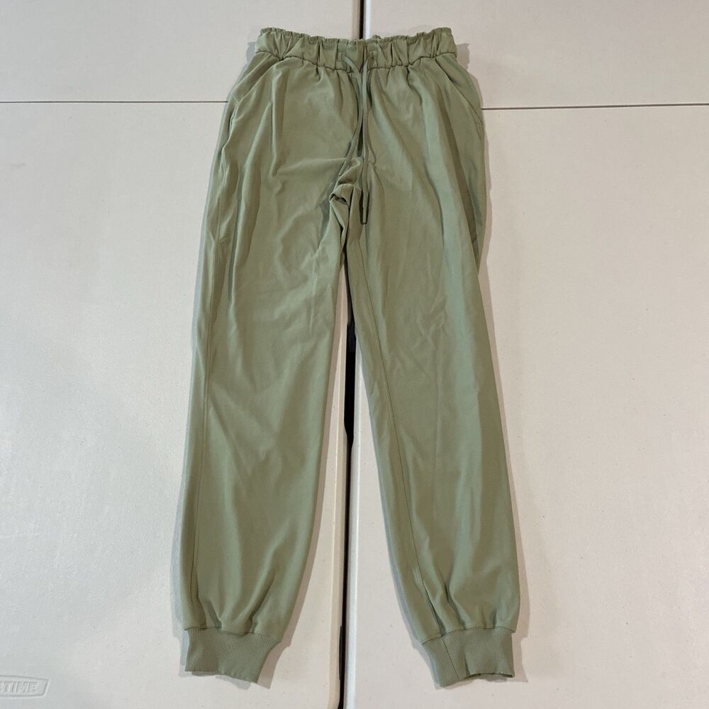 Lululemon Green Jogger Pants Women's Size 6 Stretch Nylon Activewear Pockets